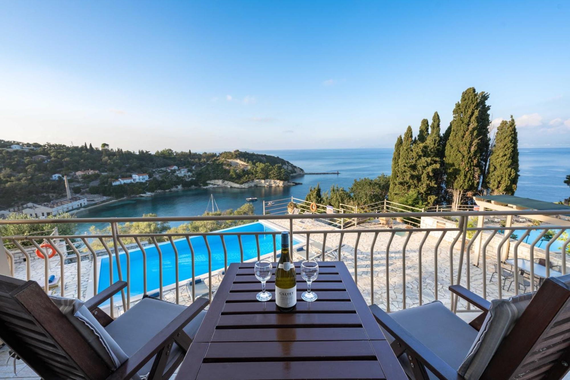 Pangolas Apartments Paxos Longos  Ngoại thất bức ảnh