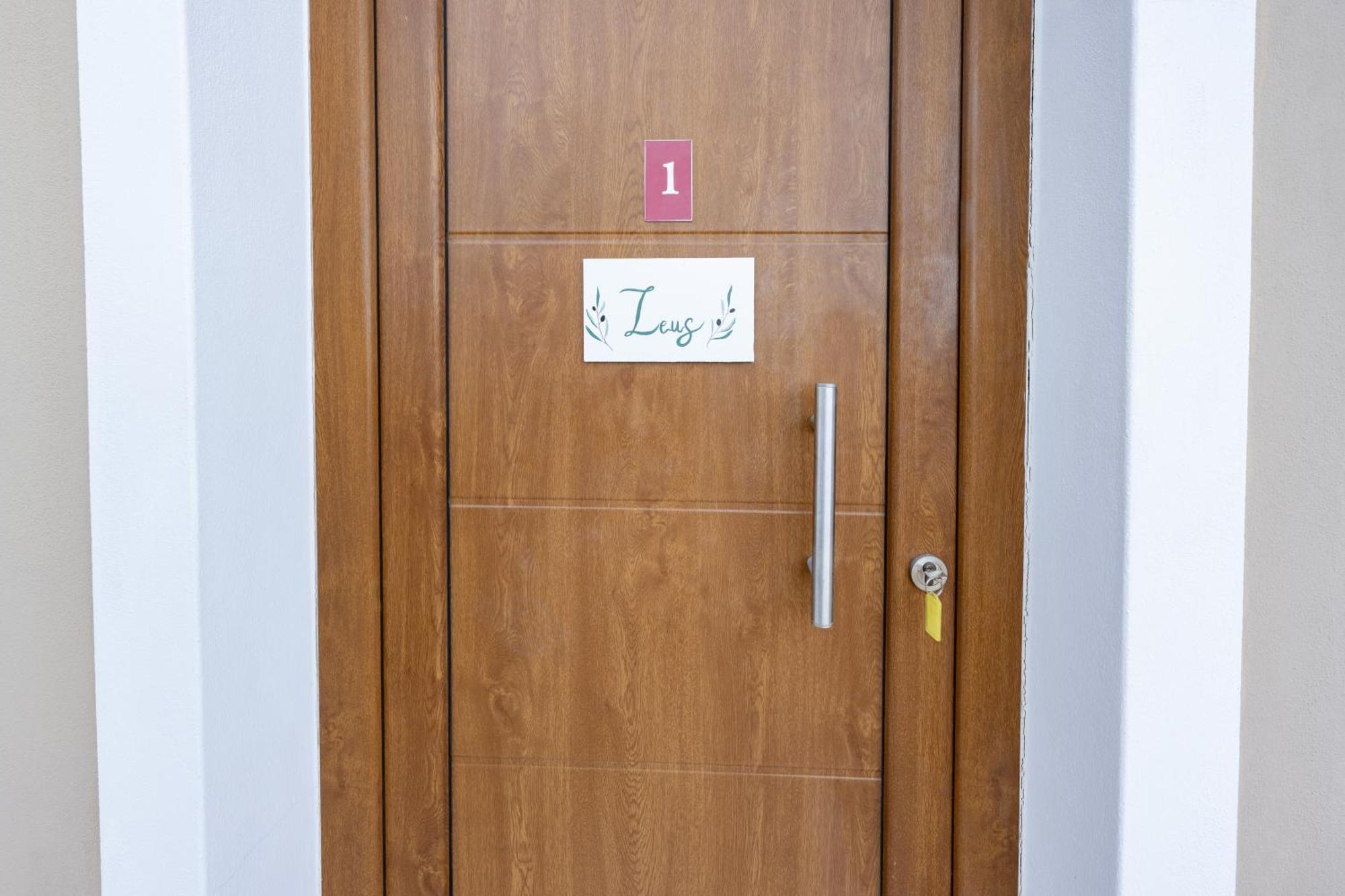 Pangolas Apartments Paxos Longos  Ngoại thất bức ảnh